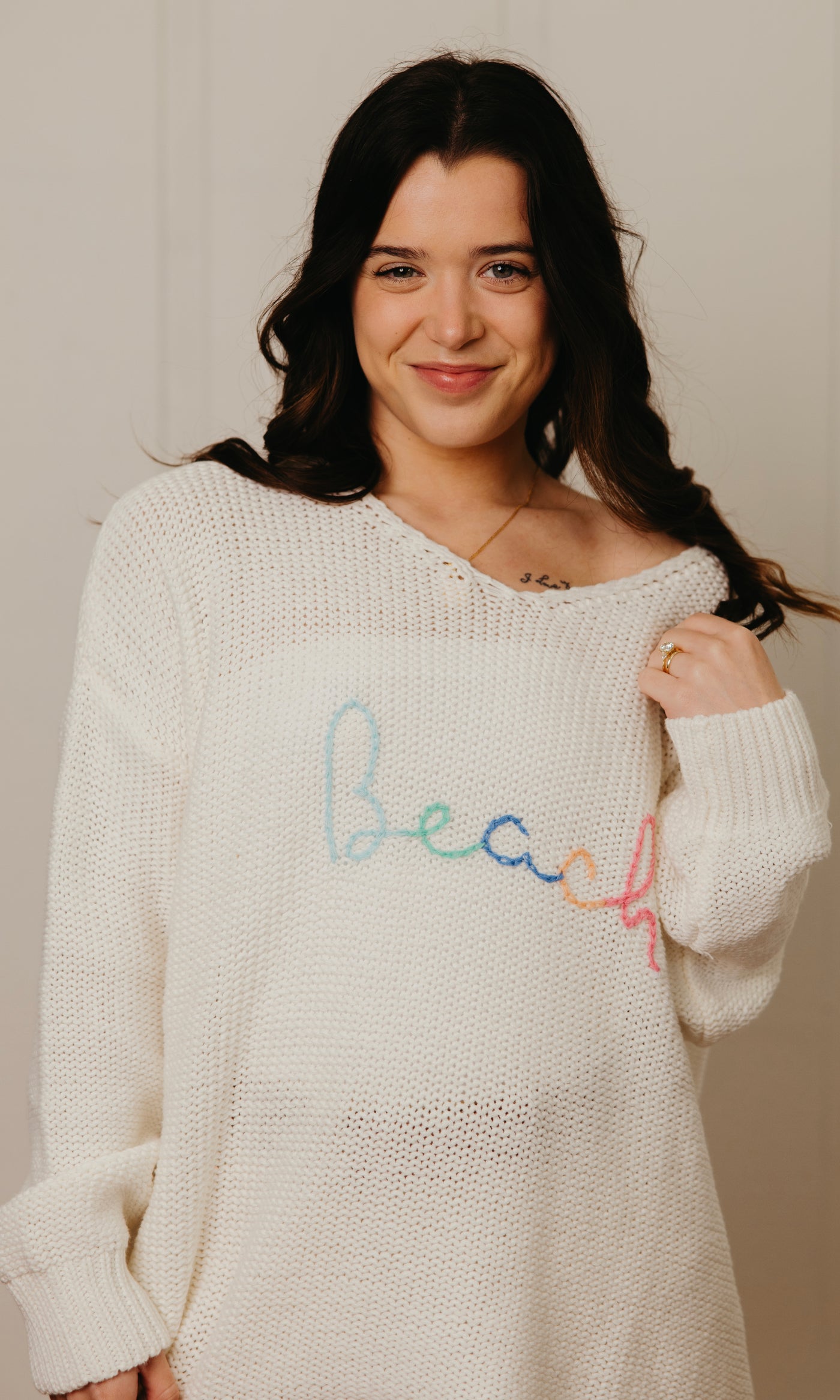 WHITE BEACH SWEATER