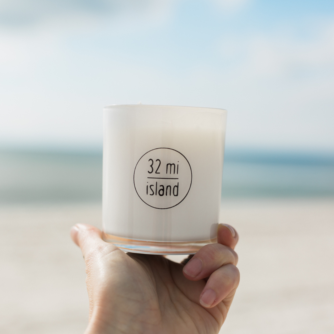 32 Mi Island Rocks Glass Candle