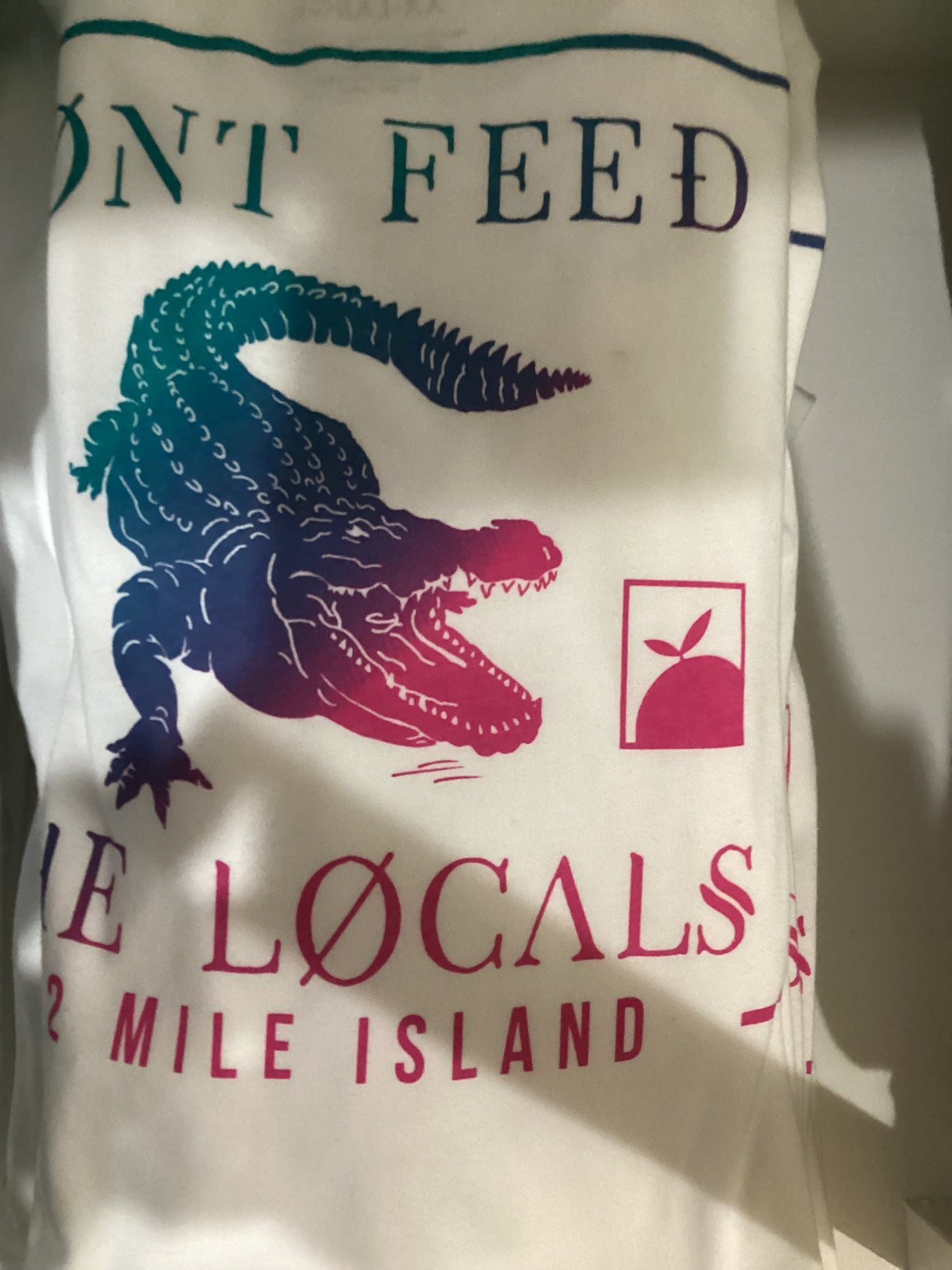 32 Mi White Don't Feed The Locals SS Tee