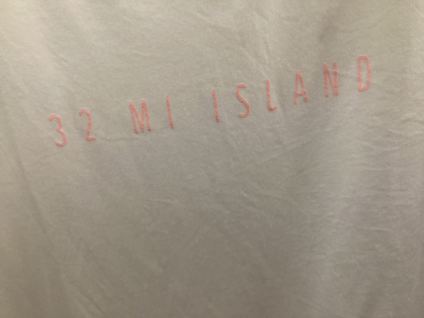 32 Mi Island V-neck Linear Tee