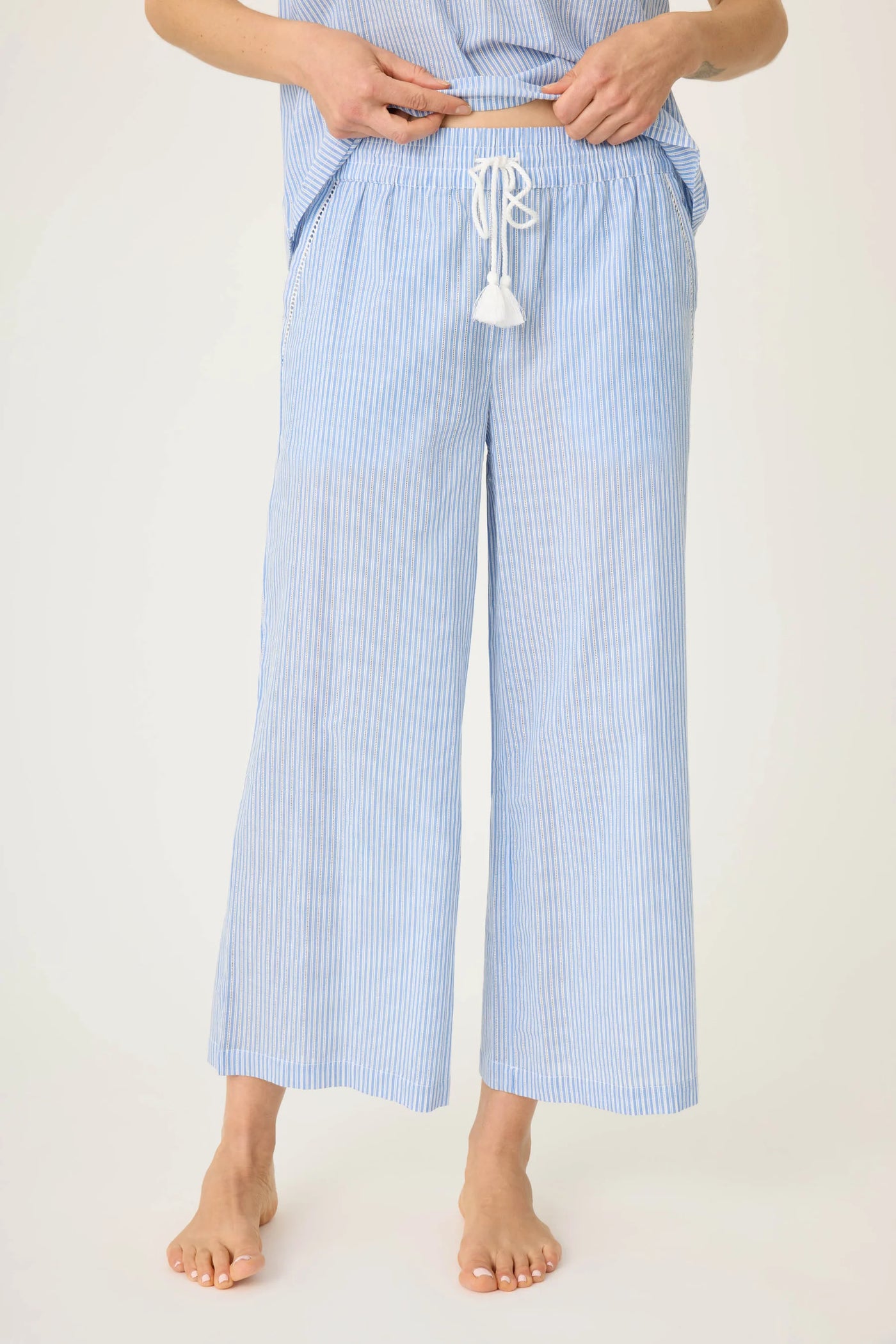 Dainty Daisy Open Leg Crop Pants